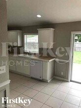 1908 SW Beard St in Port St. Lucie, FL - Foto de edificio - Building Photo