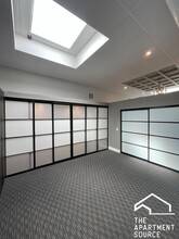 300 N Ogden Ave, Unit 1E in Chicago, IL - Building Photo - Building Photo