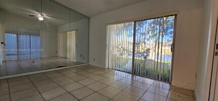 3221 W Meadows Cir in Miramar, FL - Building Photo - Building Photo