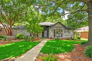 2029 Oakglen Dr in Garland, TX - Building Photo