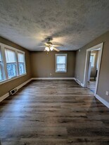 1668 Crafton Blvd in Pittsburgh, PA - Building Photo