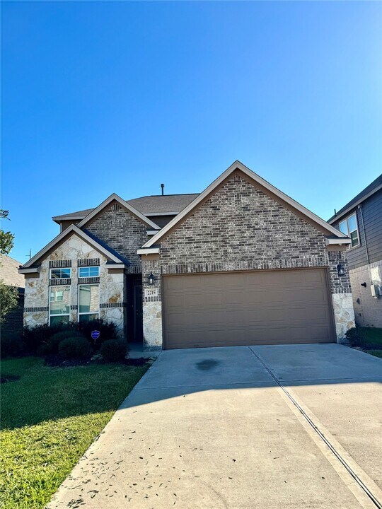 2215 Hidden Embers Path in Fresno, TX - Building Photo