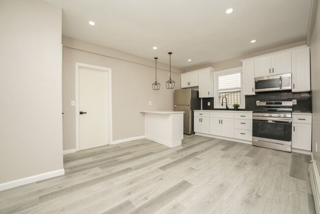 341 Summer Ave, Unit 2 in Newark, NJ - Building Photo - Building Photo