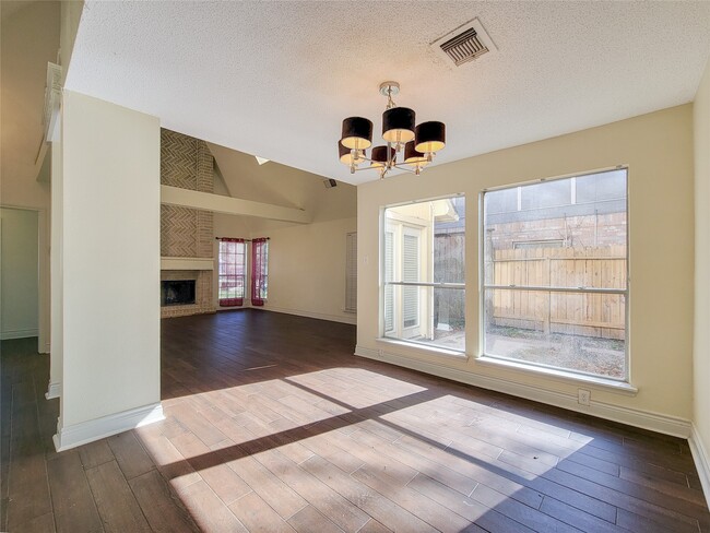 6215 Francis Marion Dr in Houston, TX - Building Photo - Building Photo