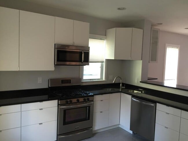 278 Cypress St, Unit 3, Unit 3