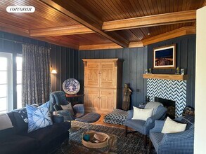 33 Ogden Ln in Quogue, NY - Building Photo - Building Photo