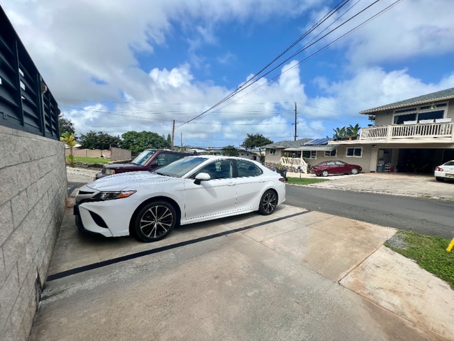 1279 Manulani St in Kailua, HI - Building Photo - Building Photo