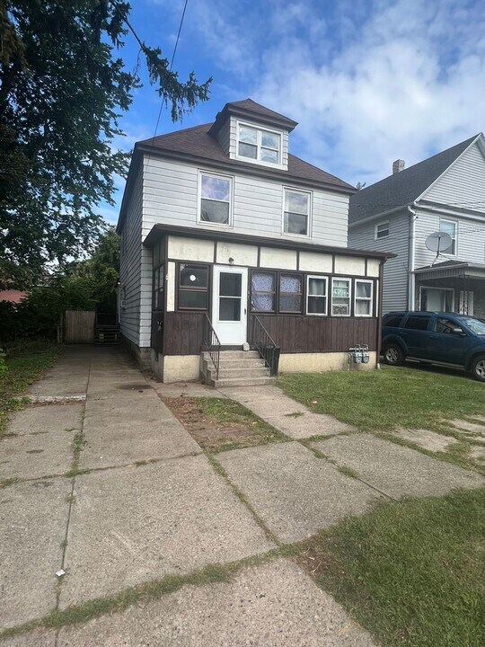 1410 Lynn St in Erie, PA - Building Photo