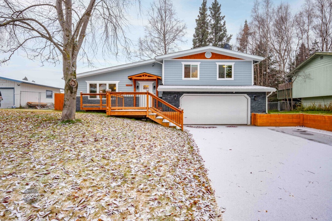 12900 Troy St in Anchorage, AK - Building Photo
