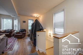 1935 N Wood St, Unit 2 in Chicago, IL - Building Photo - Building Photo