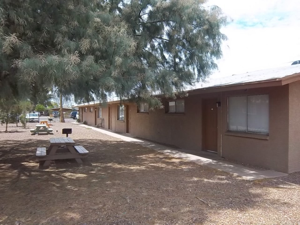 1015 N 28th Pl in Phoenix, AZ - Building Photo