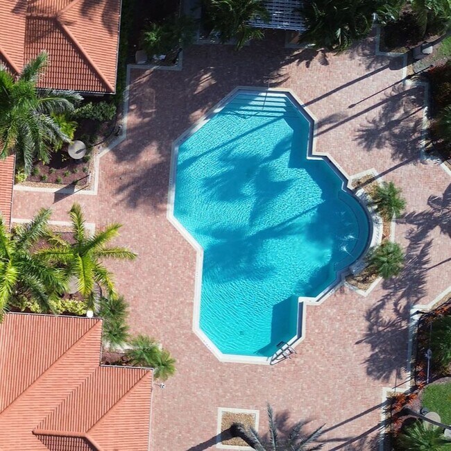 1160 Wildwood Lakes Blvd, Unit 304 in Naples, FL - Building Photo - Building Photo