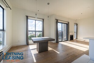 8811 Burton Way in West Hollywood, CA - Building Photo