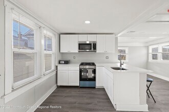 324 McCabe Ave in Bradley Beach, NJ - Building Photo - Building Photo