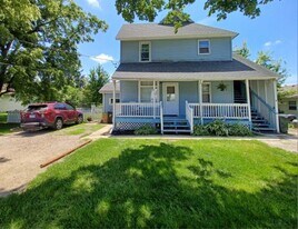 235 W Hall St in Leland, IL - Building Photo