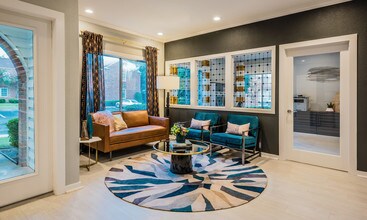 Crestwood Place Apartments in Fort Worth, TX - Foto de edificio - Building Photo