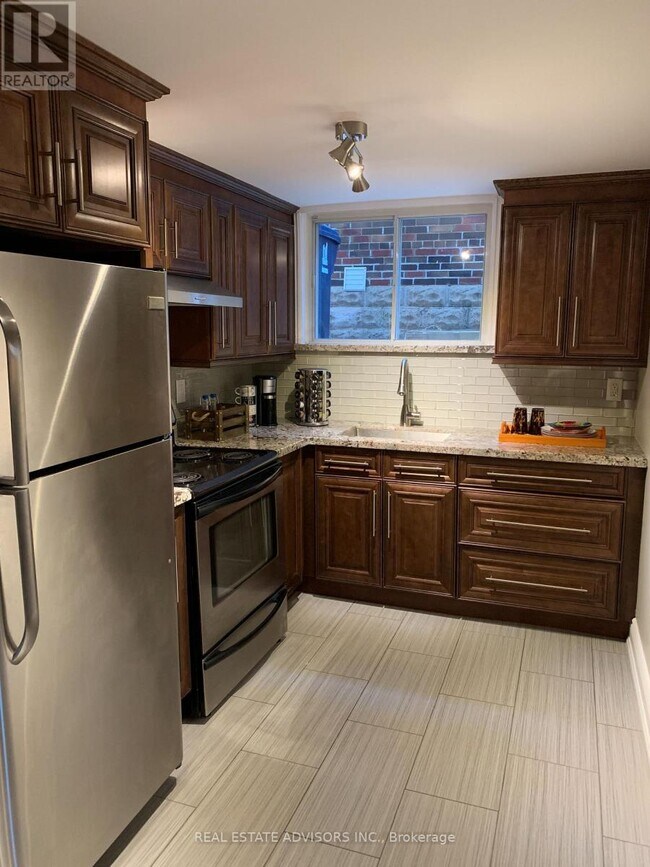 72 Mendota Rd in Toronto, ON - Building Photo - Building Photo