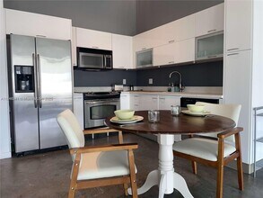 133 NE 2nd St in Miami, FL - Building Photo - Building Photo