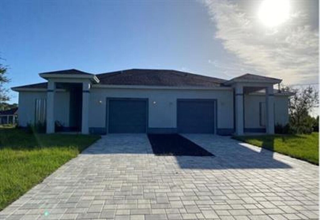 1114 Albert Ave in Lehigh Acres, FL - Building Photo