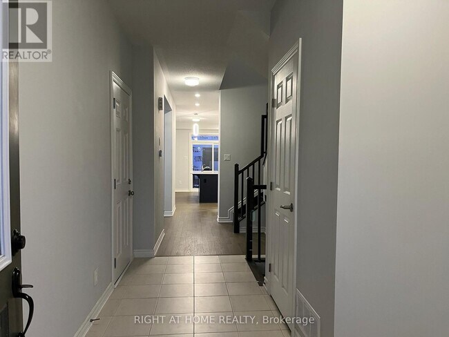 702 Perseus Ave in Ottawa, ON - Building Photo - Building Photo