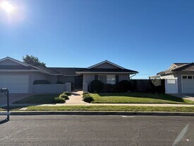 972 Calle Pinata in Thousand Oaks, CA - Building Photo