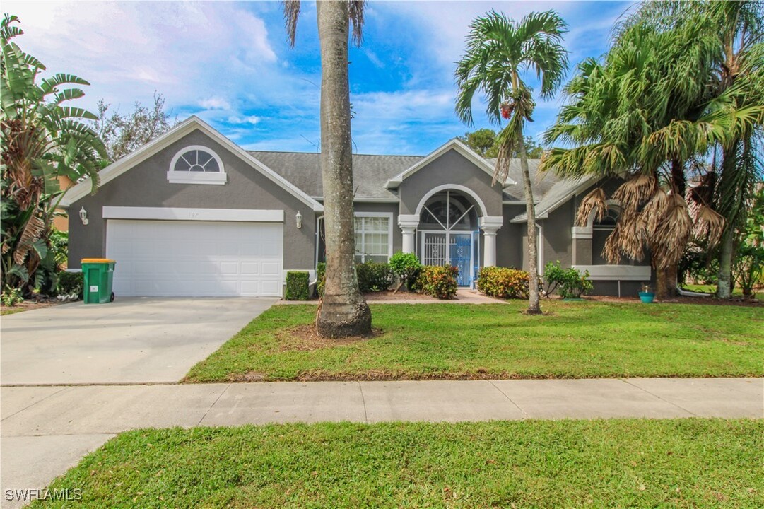 147 Plantation Cir in Naples, FL - Building Photo