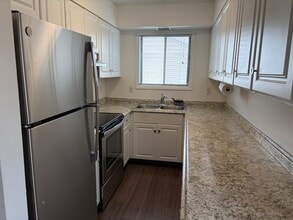 3 Bergh St, Unit 3 in Danbury, CT - Foto de edificio - Building Photo