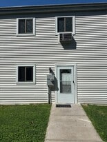 126 Sutton Pl in Bloomfield, CT - Building Photo