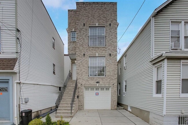 16 Grant Ave, Unit 1