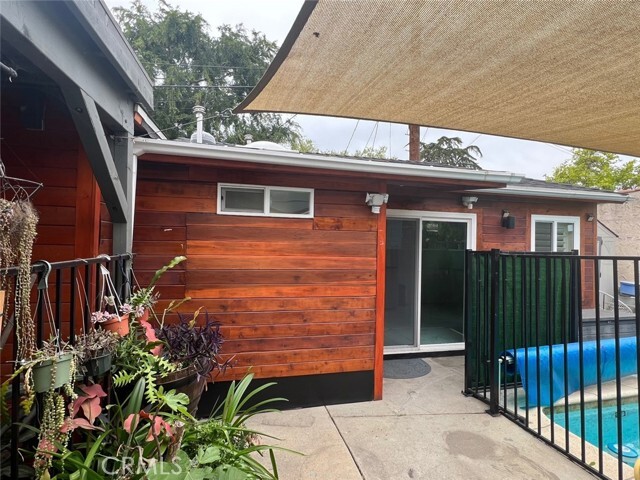 property at 3335 Oakhurst Ave