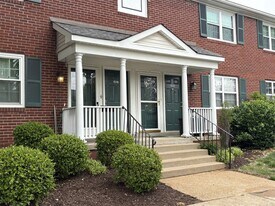 1520 E Swan Cir in Brentwood, MO - Building Photo