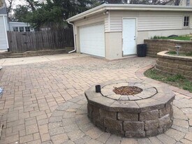 909 S 68th St in Omaha, NE - Building Photo