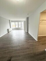 5340 Holmes Run Pky, Unit 206 in Alexandria, VA - Building Photo