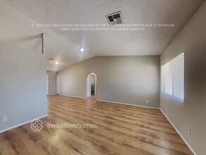 10322 W Calle Del Oro in Phoenix, AZ - Foto de edificio - Building Photo