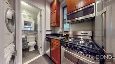 382 E 10th St in New York, NY - Building Photo - Building Photo