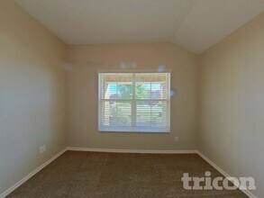 1104 Autumnwood Dr in Azle, TX - Foto de edificio - Building Photo