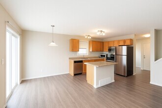 120 Magrath Rd NW in Edmonton, AB - Building Photo - Building Photo