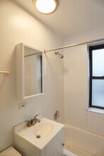 6166 N Winthrop Ave, Unit #616 in Chicago, IL - Building Photo - Building Photo