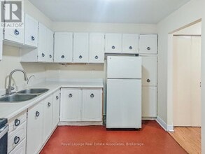 5130A Dundas St W in Toronto, ON - Building Photo - Building Photo