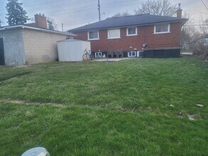 36 Sanatorium Rd in Hamilton, ON - Building Photo - Building Photo
