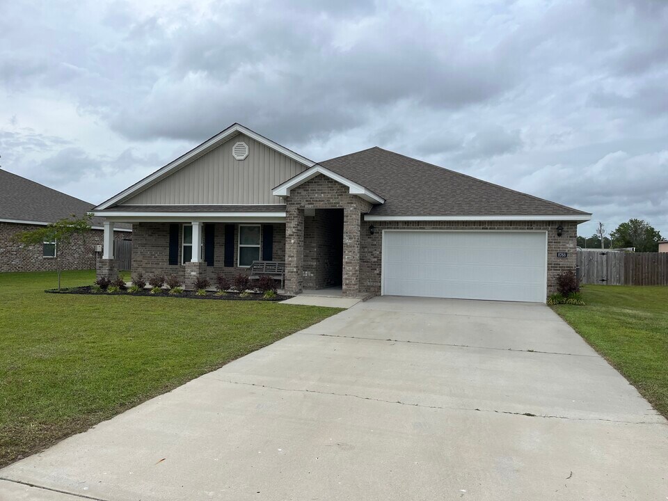 8768 Palmetto Dr in Ocean Springs, MS - Building Photo
