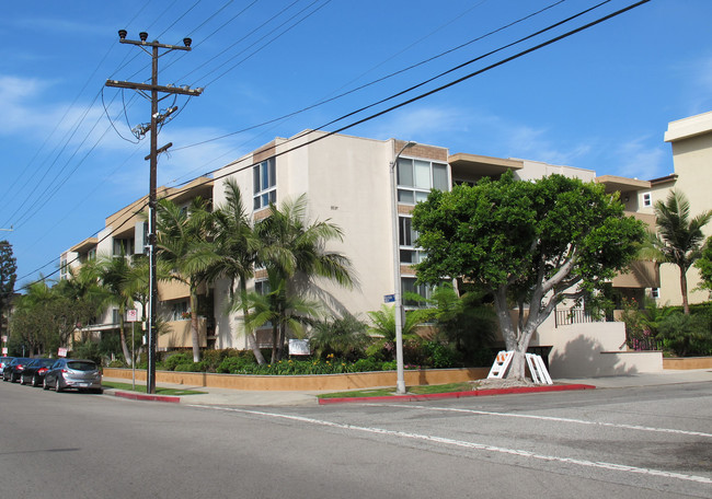 8225 Manitoba St in Playa Del Rey, CA - Building Photo - Building Photo