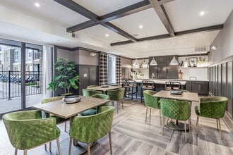 Avant at Huntington Point in Newport News, VA - Foto de edificio - Interior Photo