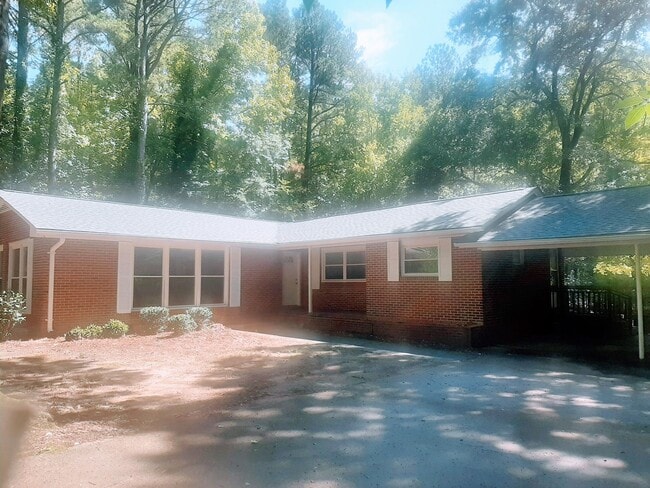 property at 101 E Lakeview Dr