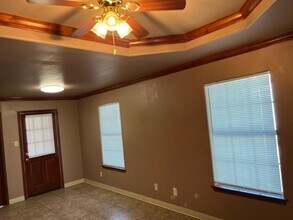 2704 San Agustin Ave-Unit -3 in Laredo, TX - Building Photo - Building Photo