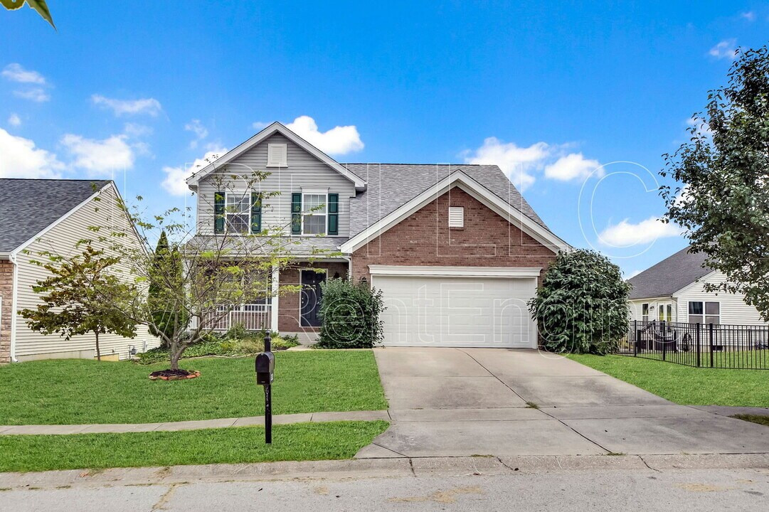 303 Brookfield View Dr in Louisville, KY - Foto de edificio