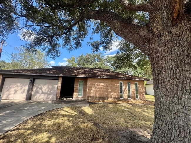 property at 527 Kingsbury Ln