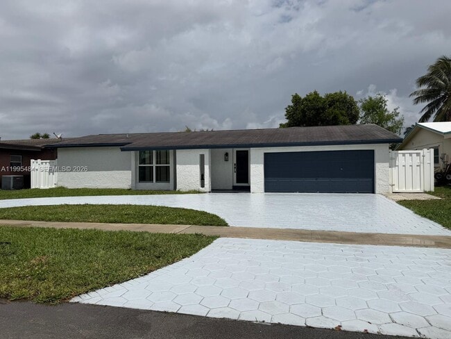 11921 NW 31st Pl in Sunrise, FL - Building Photo - Building Photo