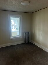 327 Bell Ave, Unit 2 in Altoona, PA - Building Photo - Building Photo