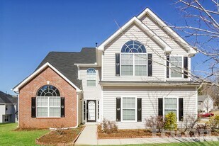 6936 Foxmoor Way in Douglasville, GA - Building Photo